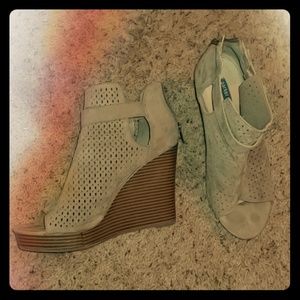 Parker Sky wedge